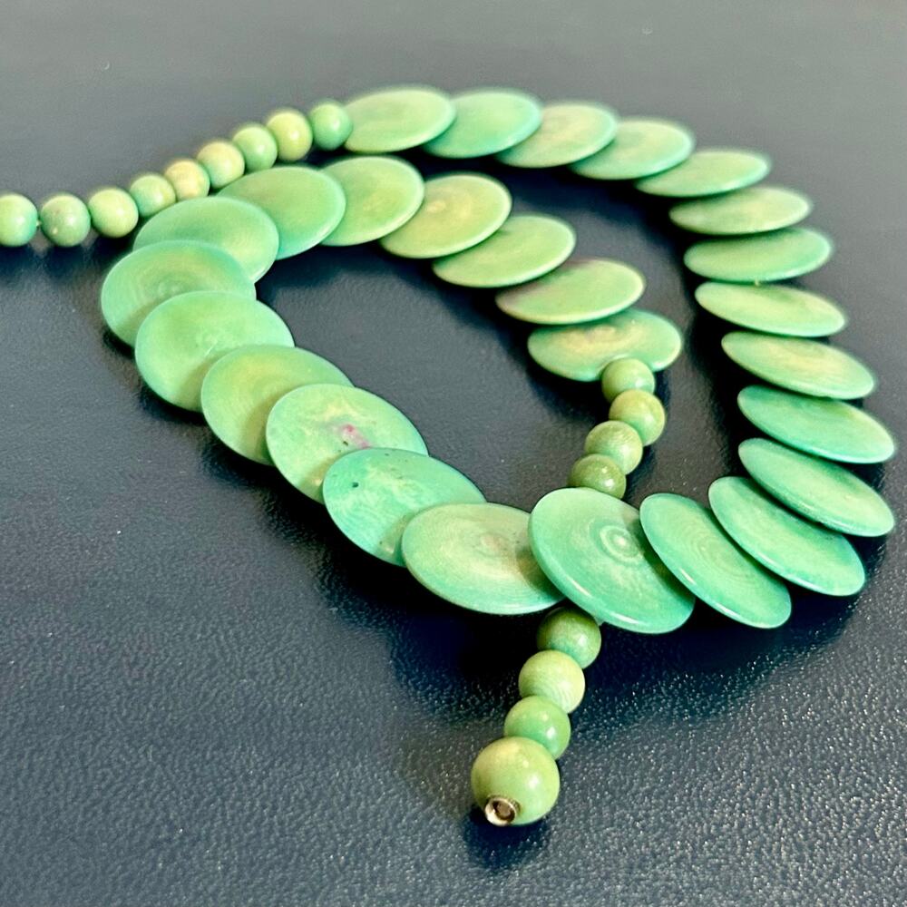 Vintage Green Wood Disc Bead Necklace – Graduated Flat Beads – Statement Jewelry